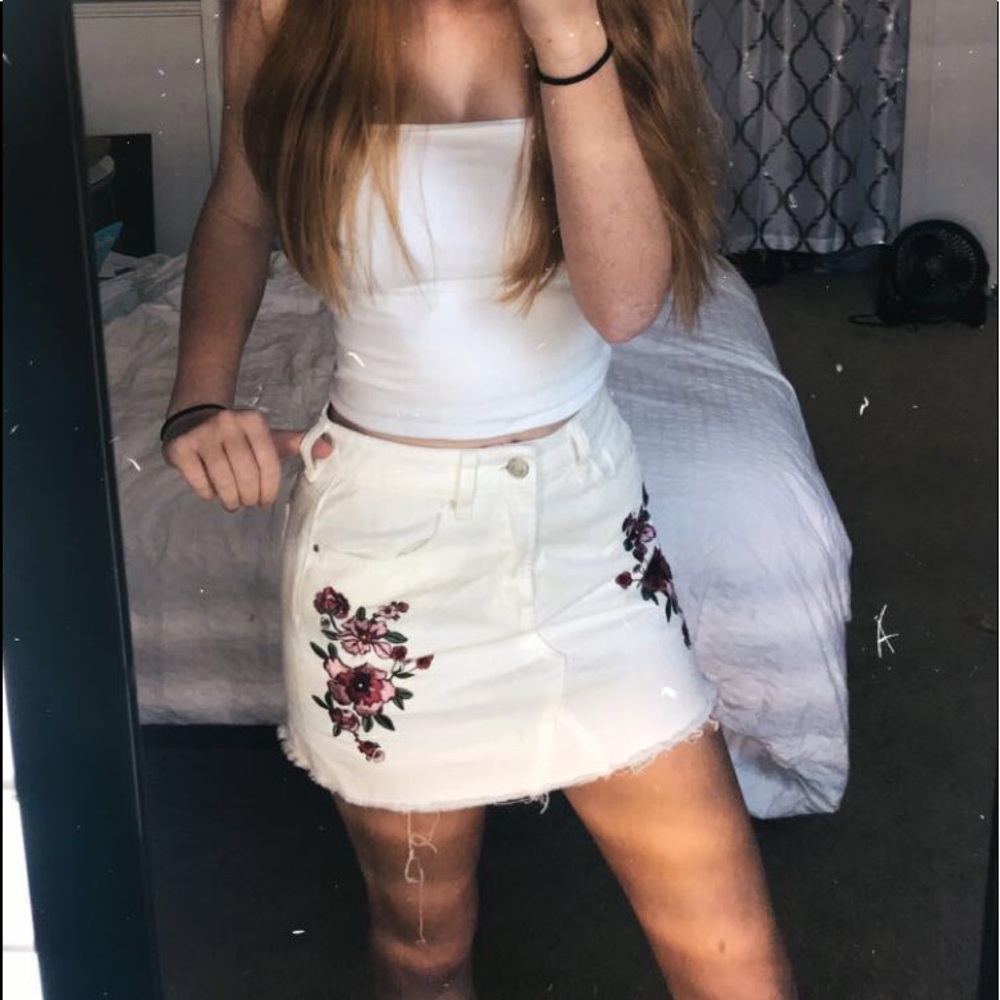 denim white skirt with red roses design